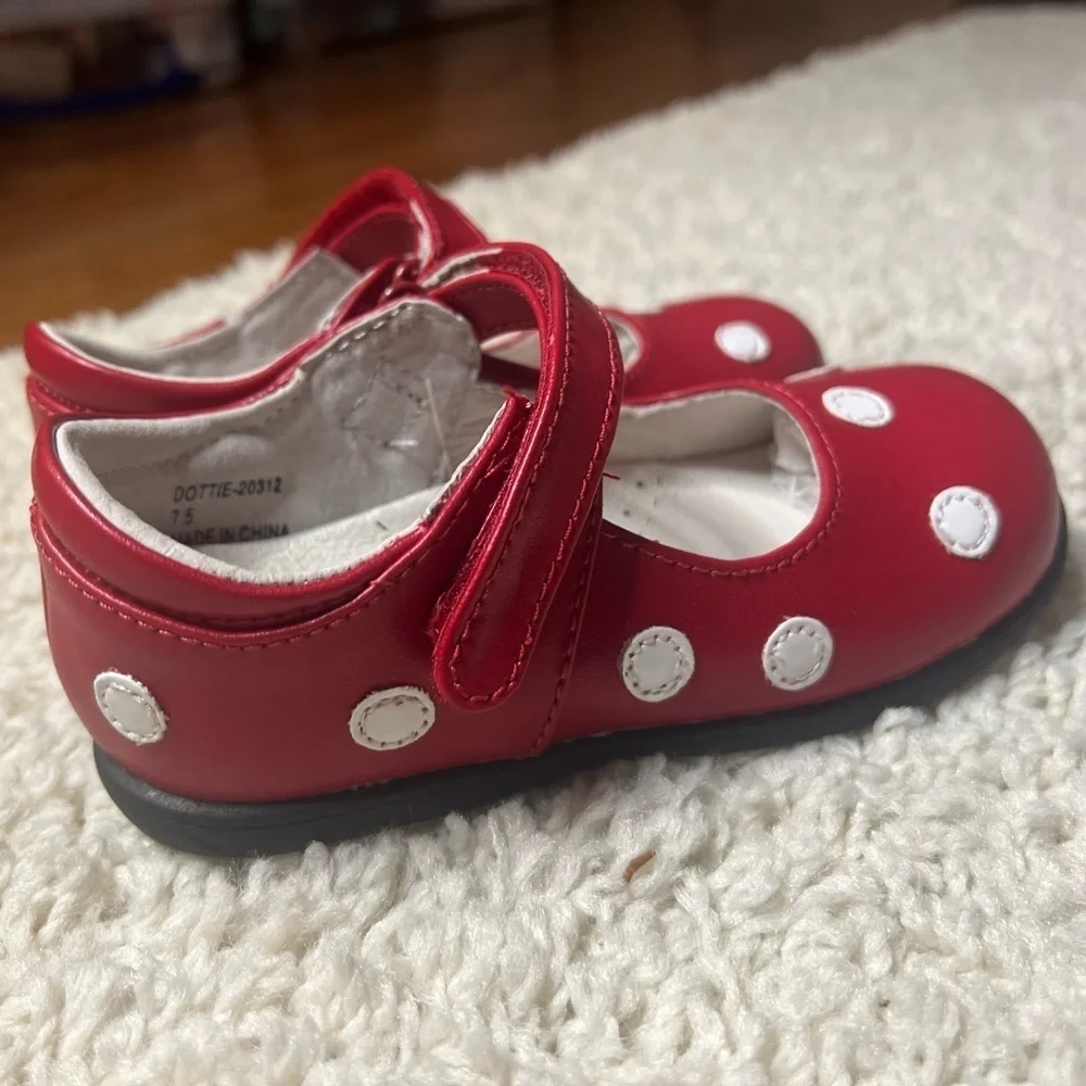 FOOTMATES RED/WHITE MARY JANE STYLE SHOE SIZE 7.5 M/W NIB